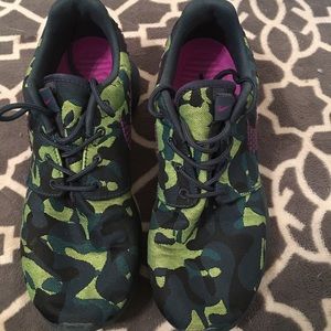 Women’s Nike Camo with purple Sz 7.5